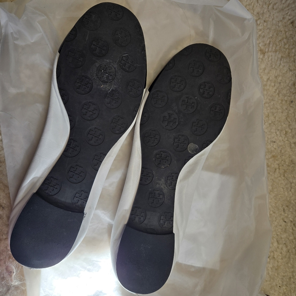 Tory Burch Two Tone Logo Ballet Flats size 9.5 - Picture 2 of 3